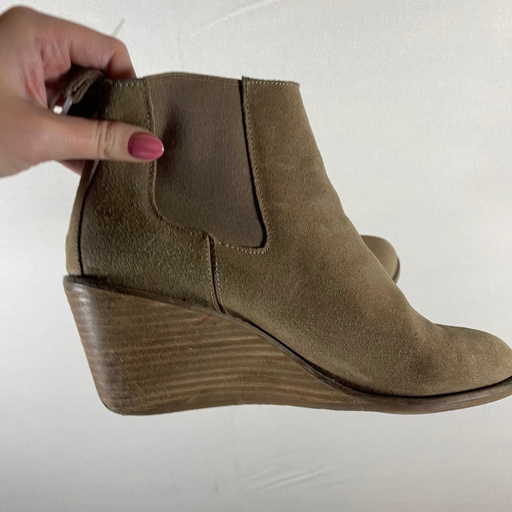 Lucky Brand Pallet Tan Suede Wedge Chelsea Ankle Booties - Size 37.5 - Picture 5 of 7